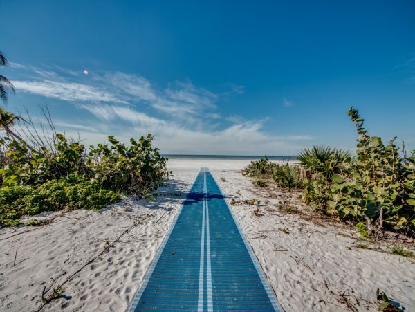Fort Myers Beach Vacation Rentals 2-Bedroom Beachfront Condo with Gulf Views