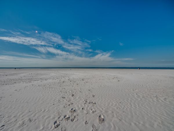Fort Myers Beach Vacation Rentals 2-Bedroom Beachfront Condo with Gulf Views