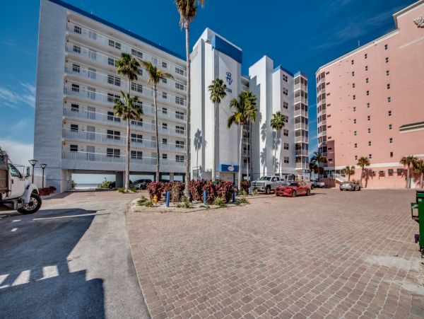 Fort Myers Beach Vacation Rentals 2-Bedroom Beachfront Condo with Gulf Views