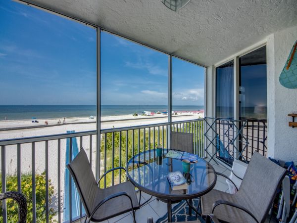 Fort Myers Beach Vacation Rentals 2-Bedroom Beachfront Condo with Gulf Views