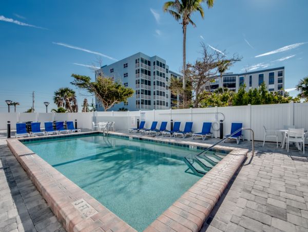 Fort Myers Beach Vacation Rentals 2-Bedroom Beachfront Condo with Gulf Views