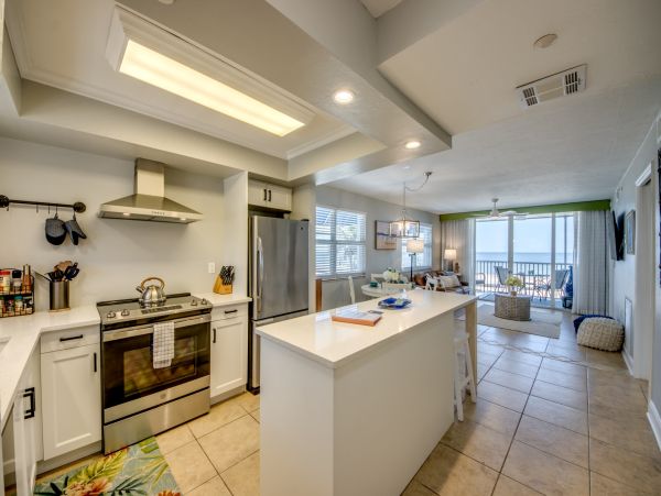 Fort Myers Beach Vacation Rentals 2-Bedroom Beachfront Condo with Gulf Views
