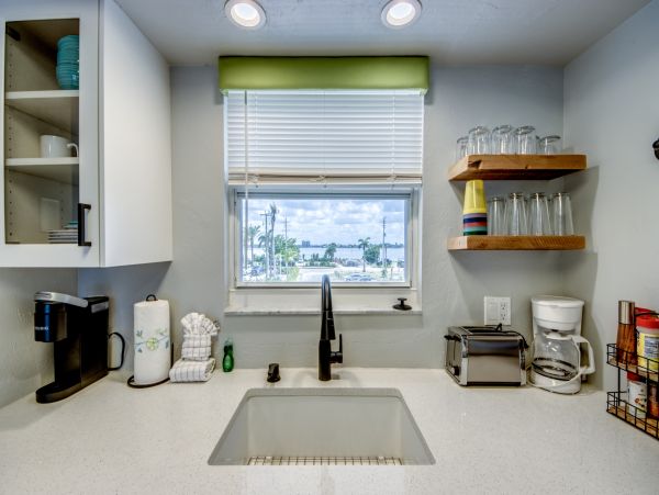Fort Myers Beach Vacation Rentals 2-Bedroom Beachfront Condo with Gulf Views
