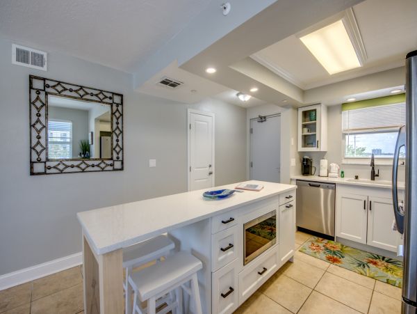 Fort Myers Beach Vacation Rentals 2-Bedroom Beachfront Condo with Gulf Views