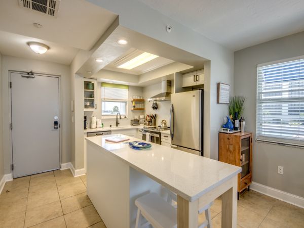 Fort Myers Beach Vacation Rentals 2-Bedroom Beachfront Condo with Gulf Views