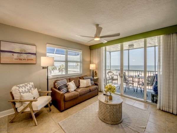 Fort Myers Beach Vacation Rentals 2-Bedroom Beachfront Condo with Gulf Views