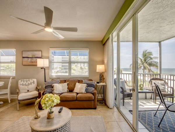 Fort Myers Beach Vacation Rentals 2-Bedroom Beachfront Condo with Gulf Views