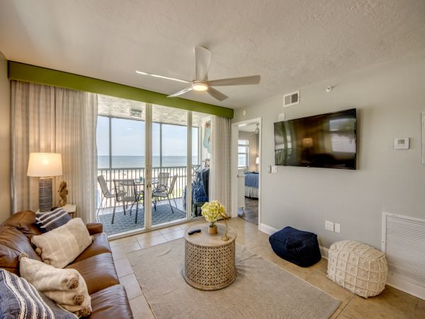 Fort Myers Beach Vacation Rentals 2-Bedroom Beachfront Condo with Gulf Views