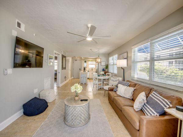 Fort Myers Beach Vacation Rentals 2-Bedroom Beachfront Condo with Gulf Views