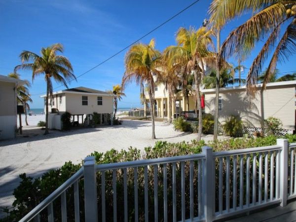 Fort Myers Vacation Studio Steps to Beach Sleeps 2 Guests