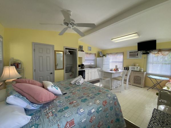 Fort Myers Vacation Studio Steps to Beach Sleeps 2 Guests