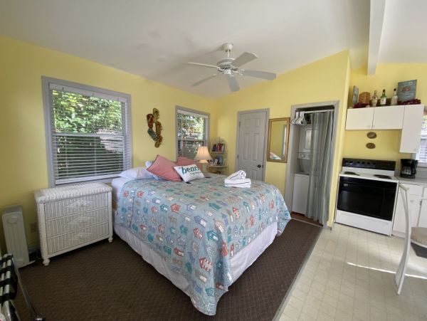 Fort Myers Vacation Studio Steps to Beach Sleeps 2 Guests