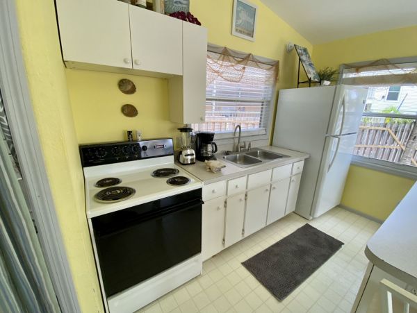 Fort Myers Vacation Studio Steps to Beach Sleeps 2 Guests