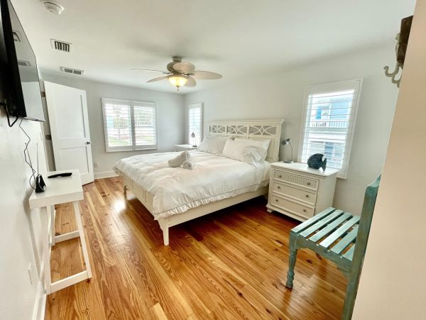 Charming 3-Bedroom Pool Home in Fort Myers Beach