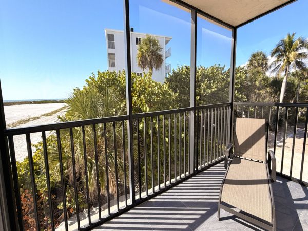 Beachfront Vacationing Amazing Views!