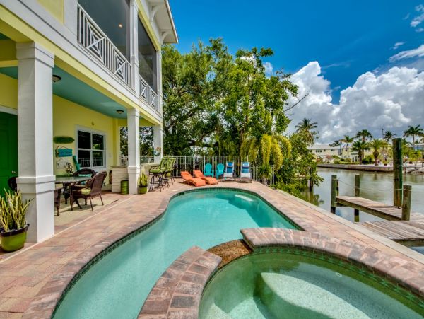 Fort Myers Home 999661