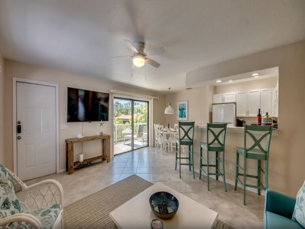 Florida Island Vacation Rentals - Gulf Coast Beach Homes with Canal Access & Pet Friendly