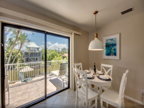 Florida Island Vacation Rentals - Gulf Coast Beach Homes with Canal Access & Pet Friendly