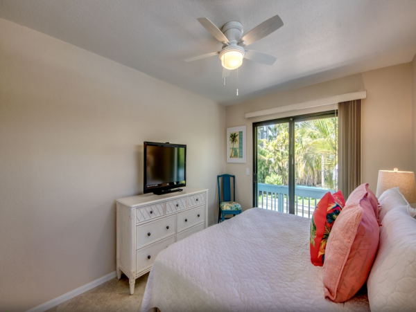 Florida Island Vacation Rentals - Gulf Coast Beach Homes with Canal Access & Pet Friendly