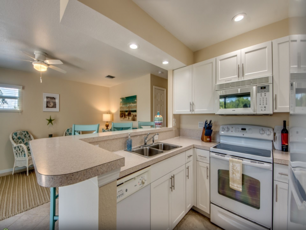 Florida Island Vacation Rentals - Gulf Coast Beach Homes with Canal Access & Pet Friendly