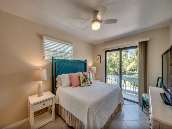 Florida Island Vacation Rentals - Gulf Coast Beach Homes with Canal Access & Pet Friendly