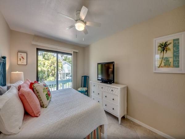 Florida Island Vacation Rentals - Gulf Coast Beach Homes with Canal Access & Pet Friendly