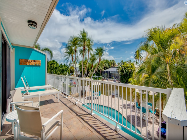 Florida Island Vacation Rentals - Gulf Coast Beach Homes with Canal Access & Pet Friendly