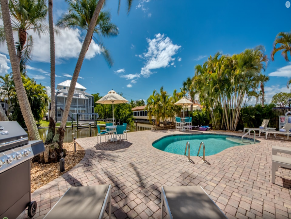 Florida Island Vacation Rentals - Gulf Coast Beach Homes with Canal Access & Pet Friendly