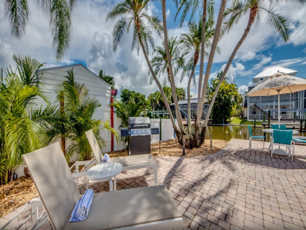 Florida Island Vacation Rentals - Gulf Coast Beach Homes with Canal Access & Pet Friendly