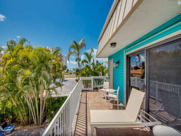 Florida Island Vacation Rentals - Gulf Coast Beach Homes with Canal Access & Pet Friendly