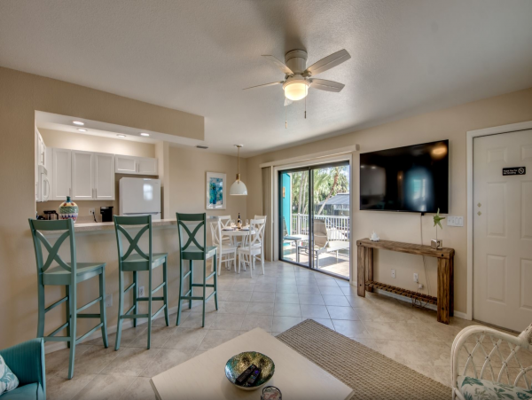 Florida Island Vacation Rentals - Gulf Coast Beach Homes with Canal Access & Pet Friendly