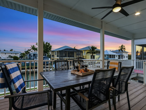 Coastal Paradise in Fort Myers - Luxury Vacation Home 3 Bedroom