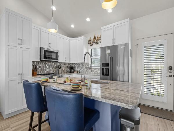 Coastal Paradise in Fort Myers - Luxury Vacation Home 3 Bedroom
