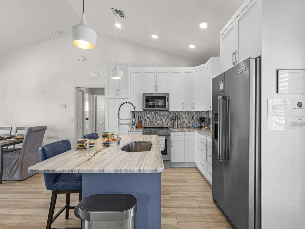 Coastal Paradise in Fort Myers - Luxury Vacation Home 3 Bedroom
