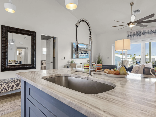 Coastal Paradise in Fort Myers - Luxury Vacation Home 3 Bedroom