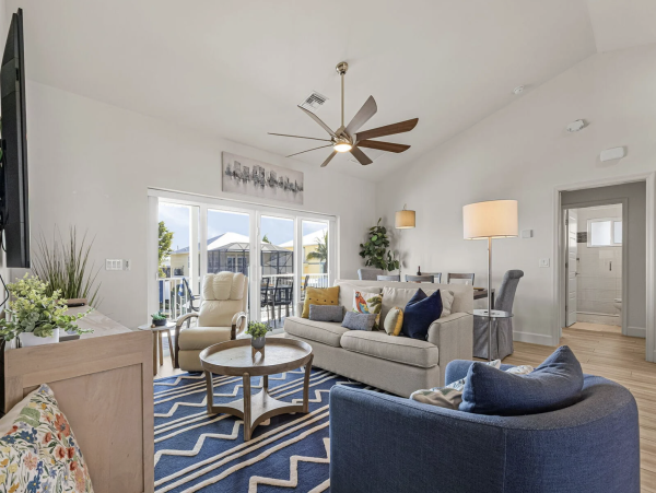 Coastal Paradise in Fort Myers - Luxury Vacation Home 3 Bedroom