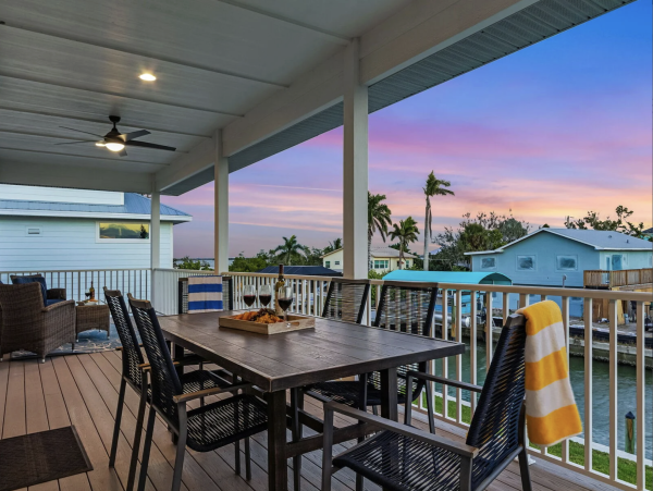 Coastal Paradise in Fort Myers - Luxury Vacation Home 3 Bedroom
