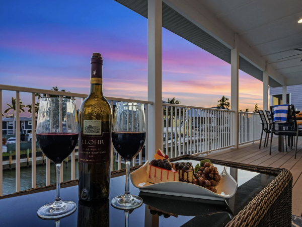 Coastal Paradise in Fort Myers - Luxury Vacation Home 3 Bedroom