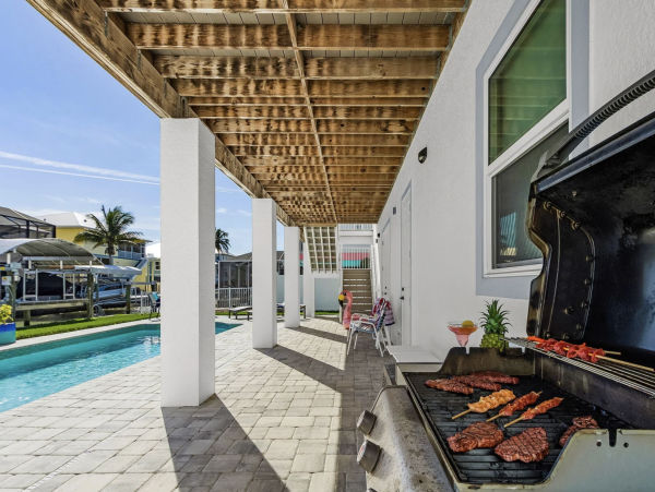 Coastal Paradise in Fort Myers - Luxury Vacation Home 3 Bedroom