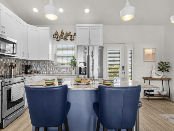 Coastal Paradise in Fort Myers - Luxury Vacation Home 3 Bedroom