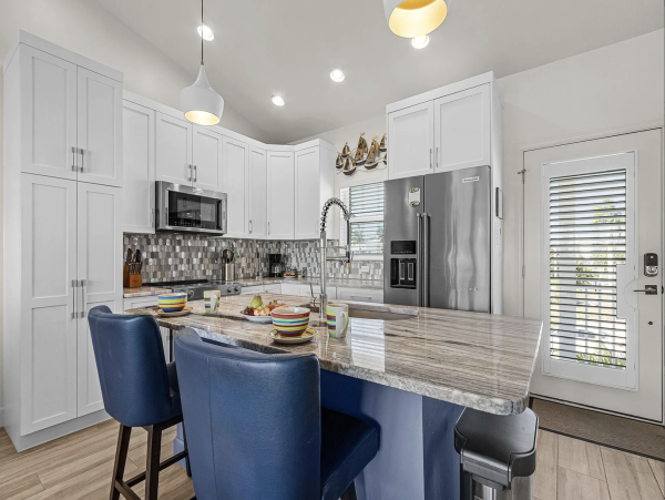 Coastal Paradise in Fort Myers - Luxury Vacation Home 3 Bedroom