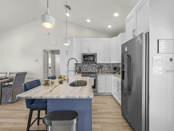 Coastal Paradise in Fort Myers - Luxury Vacation Home 3 Bedroom