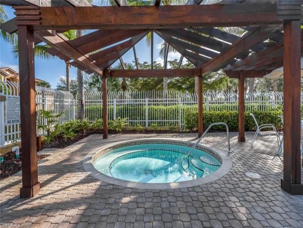 Fort Myers Condo 999672