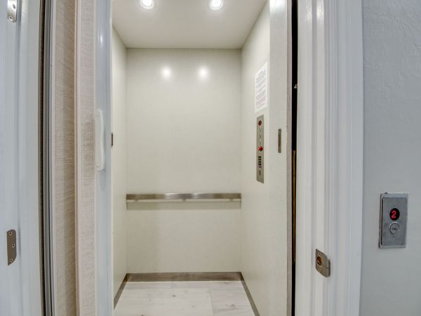 Luxurious Oceanside 3 Bedroom Vacation Home Walk To Beach