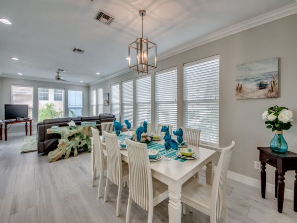 Luxurious Oceanside 3 Bedroom Vacation Home Walk To Beach