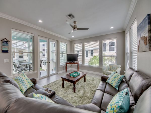 Luxurious Oceanside 3 Bedroom Vacation Home Walk To Beach