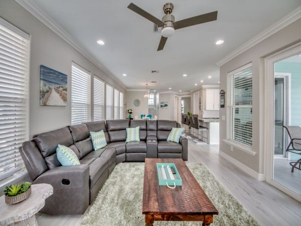 Luxurious Oceanside 3 Bedroom Vacation Home Walk To Beach