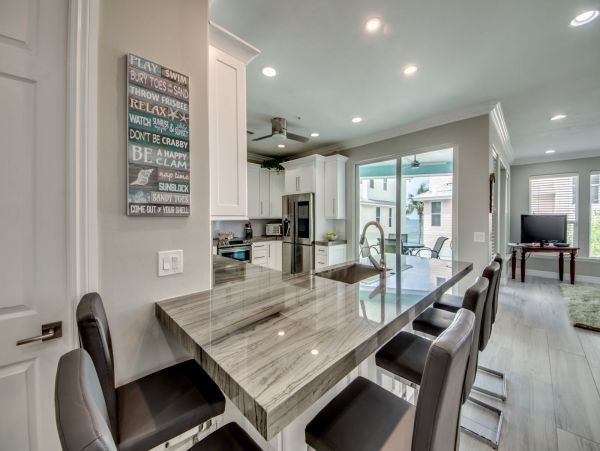 Luxurious Oceanside 3 Bedroom Vacation Home Walk To Beach