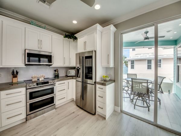 Luxurious Oceanside 3 Bedroom Vacation Home Walk To Beach