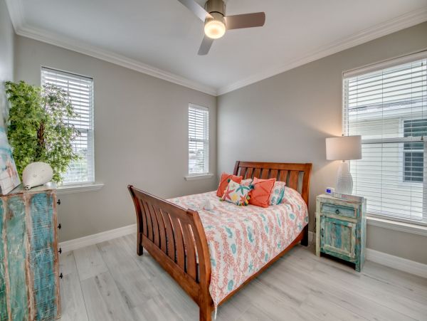 Luxurious Oceanside 3 Bedroom Vacation Home Walk To Beach